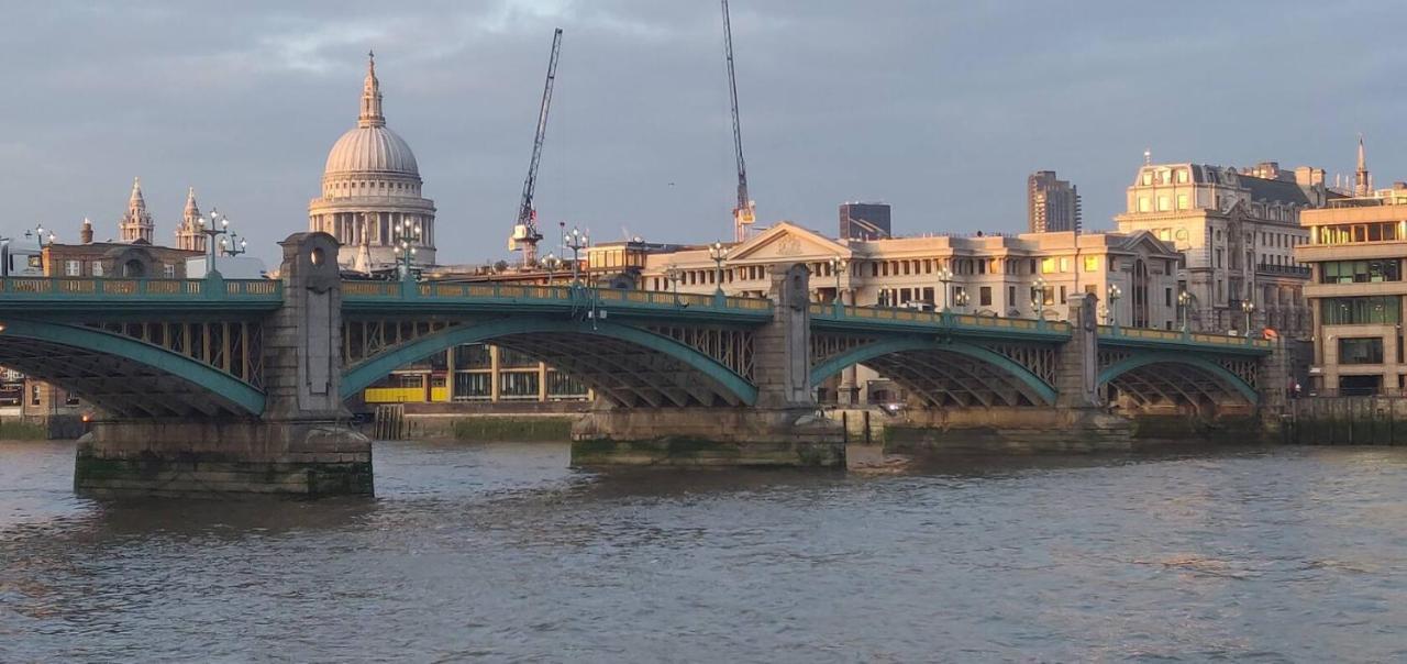 Skycity Modern By Bridge * Londra