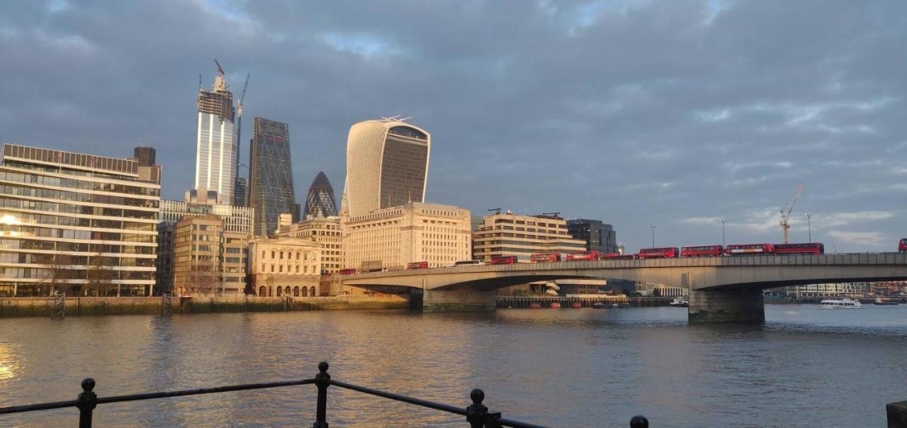 Skycity Modern By Bridge Londra