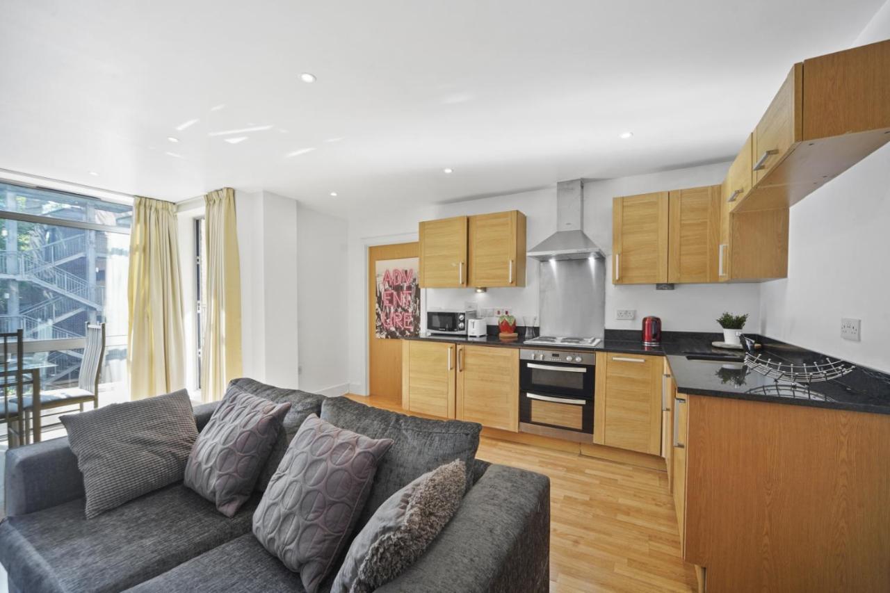 Skycity Modern By Bridge Apartment